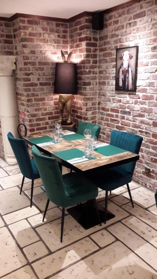 Hotel Les Remparts La Madelaine-sous-Montreuil Esterno foto
