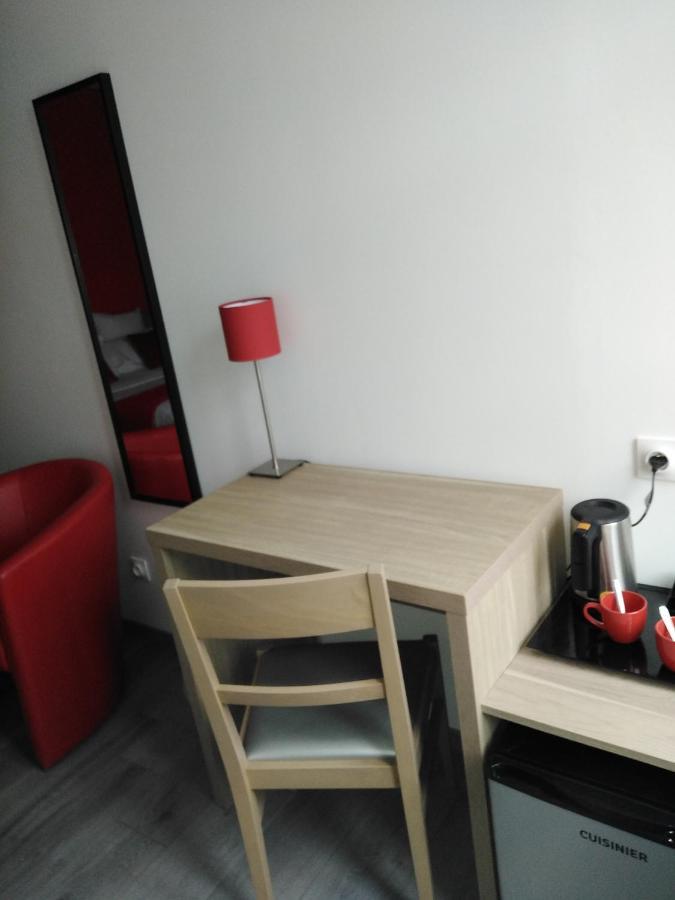 Hotel Les Remparts La Madelaine-sous-Montreuil Esterno foto