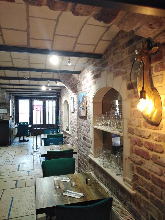 Hotel Les Remparts La Madelaine-sous-Montreuil Esterno foto