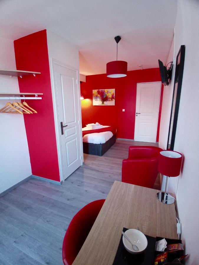 Hotel Les Remparts La Madelaine-sous-Montreuil Esterno foto