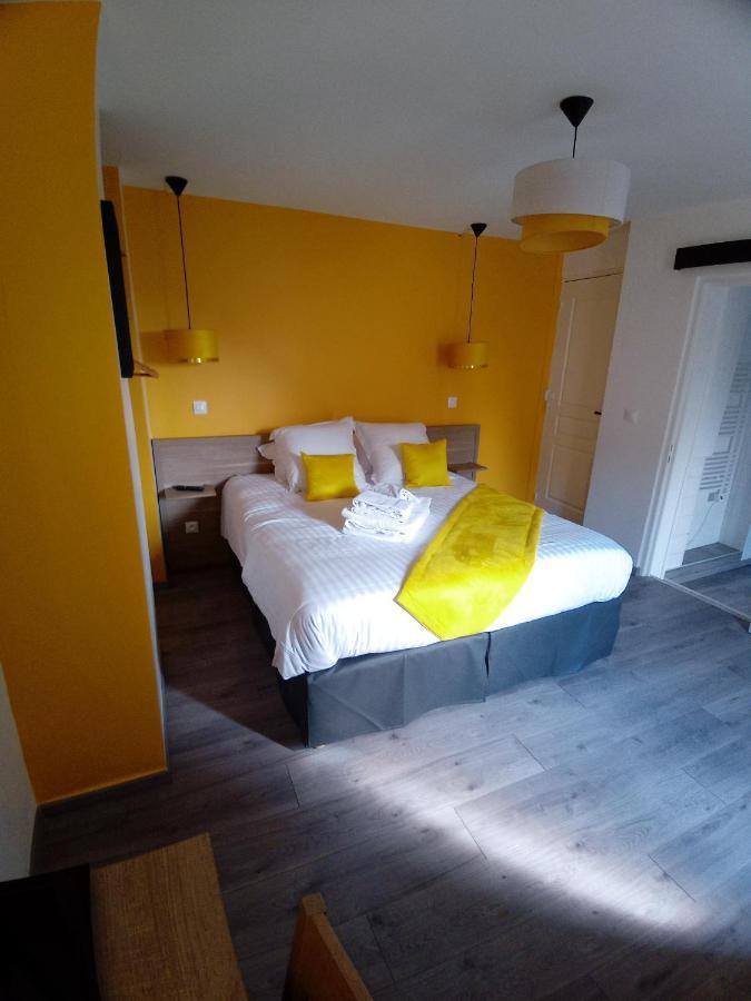 Hotel Les Remparts La Madelaine-sous-Montreuil Esterno foto